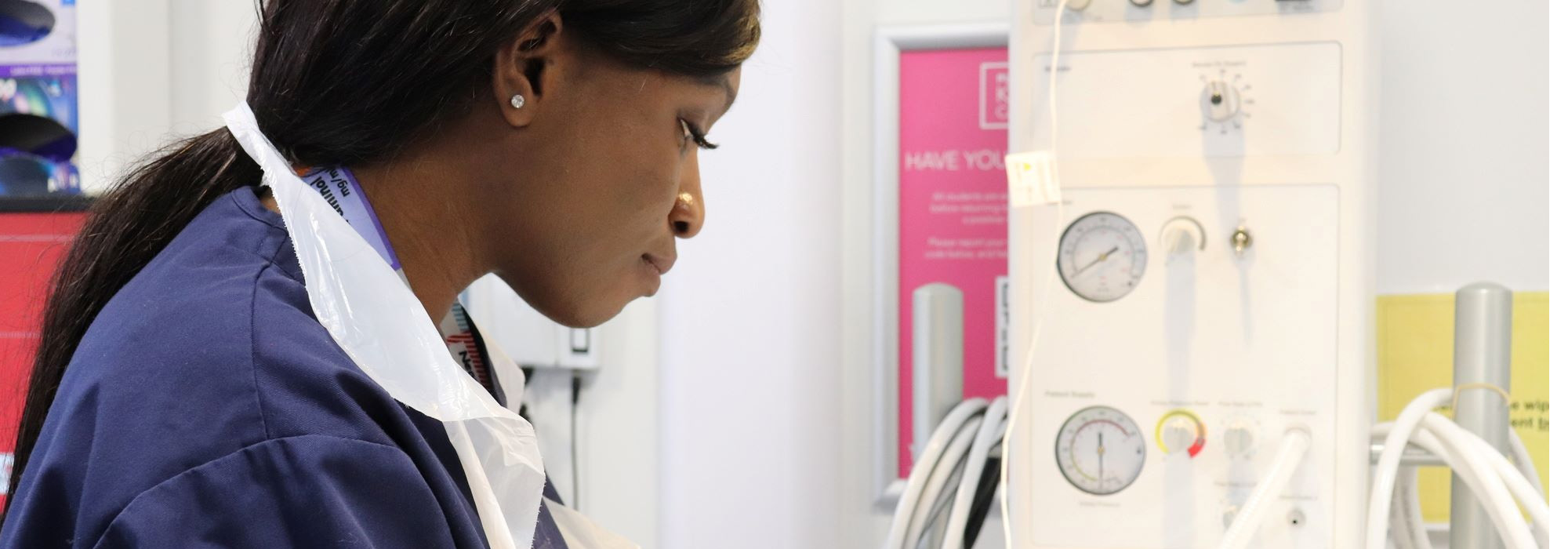 A student midwife is working in the simulation clinic