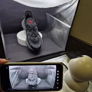 A trainer being 3D imaged