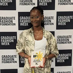 Diana holding her award