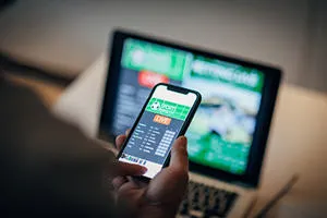 Image of an online gambling site on a mobile phone 