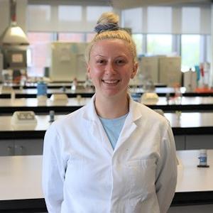 Student Hannah Parkin photographed in a laboratory
