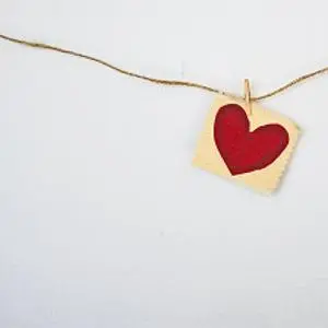 Graphic heart print