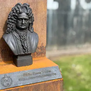 A close up image of one of the trail makers featuring a bust of Josiah Spode