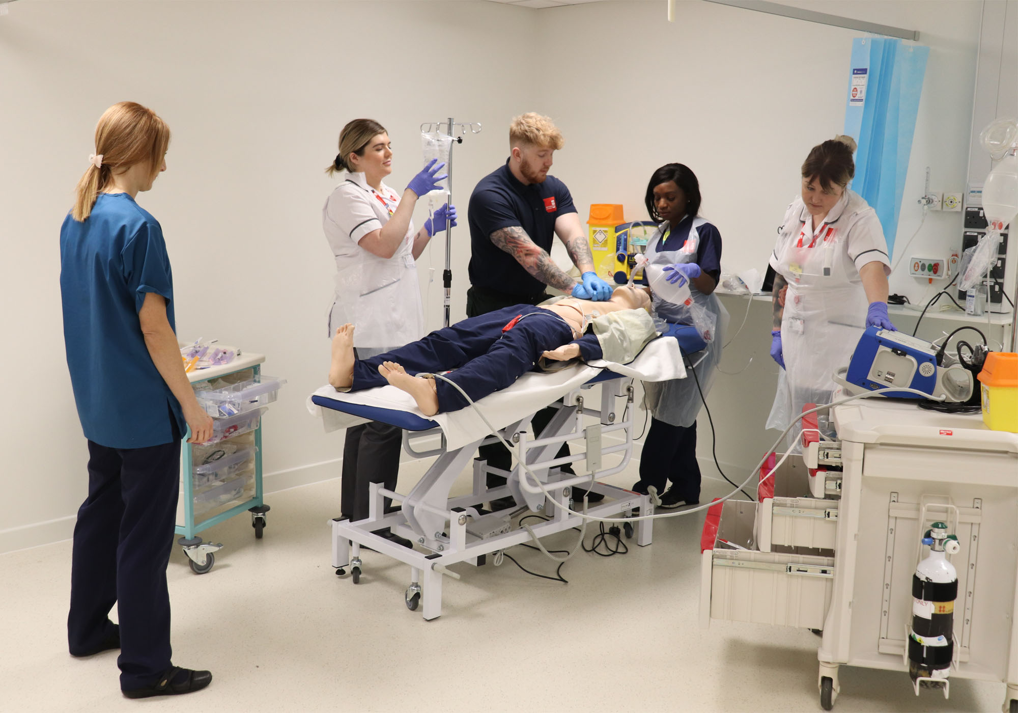 Healthcare students are working together on a simulated patient